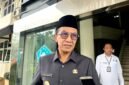 Bupati Pamekasan Dr. KH. Kholilurrahman saat diwawancara awak media beberapa waktu lalu. (MOHAMMAD IQBALUL KHAVEI MZ / KLIKMADURA)