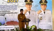 Bupati Pamekasan Dr. KH. Kholilurrahman saat menyampaikan sambutan pada kegiatan Musrenbang di Mandhapa Agung Ronggosukowati. (MOH. IQBALUL KHAVEI MZ / KLIKMADURA)