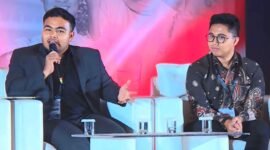 Koordinator PPI Dunia 2025–2026, Andika Ibrahim Nasution (pegang mik) saat mengisi salah satu acara. (ISTIMEWA)