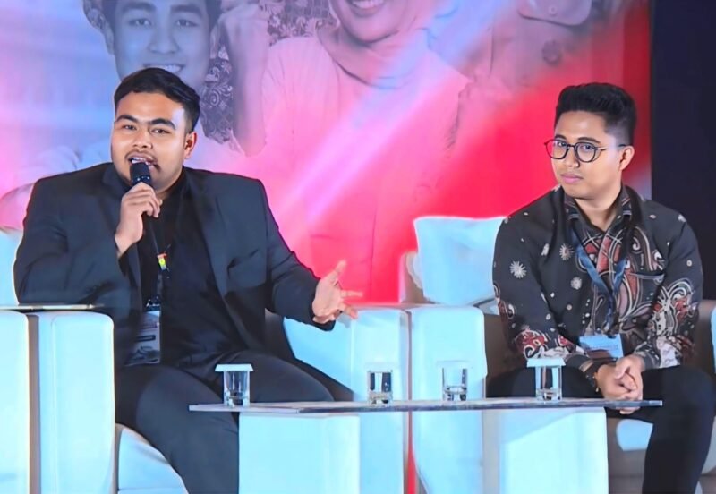 Koordinator PPI Dunia 2025–2026, Andika Ibrahim Nasution (pegang mik) saat mengisi salah satu acara. (ISTIMEWA)