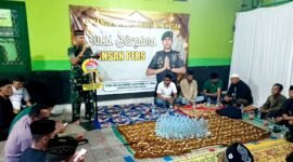 Dandim 0826/Pamekasan Letkol Kav Agus Wibowo Hendratmoko menyampaikan sambutan saat buka bersama insan jurnalis. (ISTIMEWA)