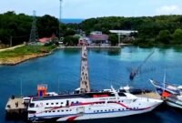 Kapal Express Bahari 9C saat sandar di Pulau Kangean beberapa waktu lalu. (DOK. KLIKMADURA)