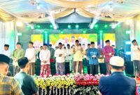 Ribuan jemaah larut dalam nuansa haru Majelis Shalawat Tangga Seribu. (MOH. IQBALUL KHAVEI MZ / KLIKMADURA)