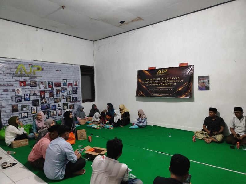 Puluhan anak yatim berkumpul di Balai Jurnalis Pamekasan sebelum santunan anak yatim. (DOK. KLIKMADURA)