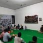 Puluhan anak yatim berkumpul di Balai Jurnalis Pamekasan sebelum santunan anak yatim. (DOK. KLIKMADURA)