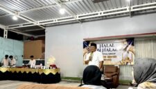 CEO PT. Royal Group, H. Muhammad Mukit menyampaikan sambutan pada kegiatan halal bi halal. (KLIKMADURA)