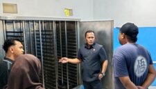 Ketua Satgas MBG Pamekasan, H. Sukriyanto saat mengecek SPPG di Kecamatan Pademawu. (DOK. KLIKMADURA)