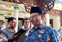 Plt Kepala BKPSDM Pamekasan Saudi Rahman saat diwawancara sejumlah awak media beberapa waktu lalu. (DOK. KLIKMADURA)