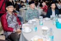 Rektor Universitas Islam Madura (UIM), Dr. H. Ahmad (kiri) bersama Kepala Diskominfo Pamekasan, Muttaqin dalam acara Tadarus Lingkungan yang digelar AJP di Ballroom Azana Style Hotel, Pamekasan. (DOK. KLIKMADURA)
