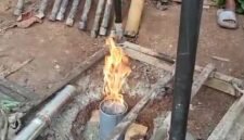 Penampakak api yang menyembur dari lubang pipa bor sumur di Dusun Somangkaan, Desa Karduluk, Kecamatan Pragaan, Sumenep. (DOK. KLIKMADURA)