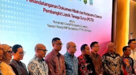 Bupati Sumenep, Achmad Fauzi Wongsojudo foto bersama Danantara dan perwakilan yayasan usai penandatanganan MoU kelistrikan. (ISTIMEWA)