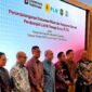 Bupati Sumenep, Achmad Fauzi Wongsojudo foto bersama Danantara dan perwakilan yayasan usai penandatanganan MoU kelistrikan. (ISTIMEWA)
