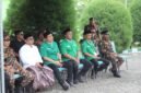 Ketua PC Ansor Sumenep K. Qumri Rahman (tengah) bersama Ketua PW Ansor Jatim Musaffa Syafril dalam sebuah acara. (DOK. KLIKMADURA)