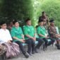 Ketua PC Ansor Sumenep K. Qumri Rahman (tengah) bersama Ketua PW Ansor Jatim Musaffa Syafril dalam sebuah acara. (DOK. KLIKMADURA)