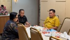 Wabup Pamekasan H. Sukriyanto didampingi anggota DPRD Pamekasan Rosyid Fansori berbincang dengan anggota Komisi IX DPR RI, Irma Suryani Chaniago perihal layanan chatlab di RSUD Pamekasan. (ISTIMEWA)