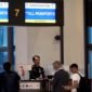 Petugas Imigrasi melayani warga di salah satu bandara. (DOK. KLIKMADURA)