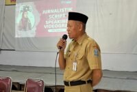 Kepala SMAN 1 Pamekasan, Ali Umar Arhab menyampaikan sambutan saat pembukaan BTS. (YUSRIL RAHMAN SYAKUR / KLIKMADURA)