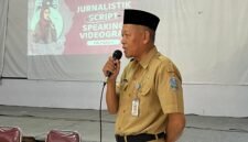 Kepala SMAN 1 Pamekasan, Ali Umar Arhab menyampaikan sambutan saat pembukaan BTS. (YUSRIL RAHMAN SYAKUR / KLIKMADURA)