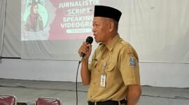 Kepala SMAN 1 Pamekasan, Ali Umar Arhab menyampaikan sambutan saat pembukaan BTS. (YUSRIL RAHMAN SYAKUR / KLIKMADURA)