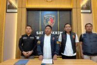 Kasatreskrim Polres Pamekasan, AKP Yoyok Hardianto (tengah) saat konferensi pers, Rabu (22/4/2026). (ISTIMEWA)