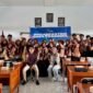 Puluhan siswa-siswi SMAN 1 Pakong foto bersama usai kegiatan Broadcasting Goes To School (BTS) yang digelar media Klik Madura, Jumat (24/4/2026).