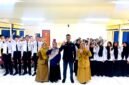 Kepala SMKN 3 Pamekasan, H. Sri Indrawati, S.Pd, MM foto bersama Tim Klik Madura dan siswa peserta BTS. (ISTIMEWA)