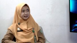 Kepala Puskesmas Larangan Badung, dr. Siti Mudrichatun, M.Si saat podcast dalam Program Bincang Kesehatan di Studio Klik Madura. (ISTIMEWA)