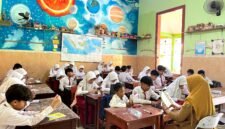 Siswa-siswi SDN Bugih III mengikuti kegiatan pembelajaran dengan penuh antusias. (LAILIYATUN NURIYAH / KLIKMADURA)