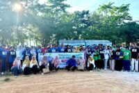 Puluhan CJH foto bersama usai dilakukan pengukuran kebugaran oleh UPT Puskesmas Pademawu. (ISTIMEWA)