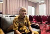 Kepala Disdikbud Pamekasan Basri Yulianto saat ditemui di ruang kerjanya. (LAILIYATUN NURIYAH/KLIK MADURA).