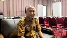 Kepala Disdikbud Pamekasan Basri Yulianto saat ditemui di ruang kerjanya. (LAILIYATUN NURIYAH/KLIK MADURA).