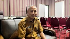 Kepala Disdikbud Pamekasan Basri Yulianto saat ditemui di ruang kerjanya. (LAILIYATUN NURIYAH/KLIK MADURA).