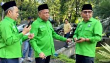 Buya Aliyadi Mustofa (kanan) bersama Anggota DPR RI, H. Syafiudin Asmoro serta Wabup Bangkalan, Akhmad Fauzan Jakfar sebelum memasuki ruang UKK di Universitas Negeri Malang. (KLIKMADURA)