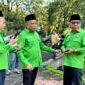 Buya Aliyadi Mustofa (kanan) bersama Anggota DPR RI, H. Syafiudin Asmoro serta Wabup Bangkalan, Akhmad Fauzan Jakfar sebelum memasuki ruang UKK di Universitas Negeri Malang. (KLIKMADURA)