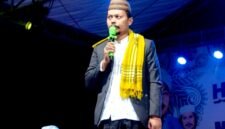 Pengasuh Ponpes Nurul Falah Batubintang, Batumarmar, KH. Mudarris Abdul Wahab saat berceramah di salah satu acara. (DOK. KLIKMADURA)