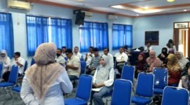 Para dosen Unira penerima dana hibah penelitian saat mengikuti kegiatan. (ISTIMEWA)