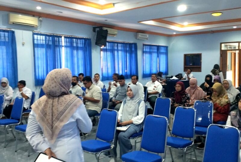 Para dosen Unira penerima dana hibah penelitian saat mengikuti kegiatan. (ISTIMEWA)