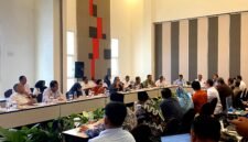 Satgas MBG saat berkoordinasi dengan SPPG di Azana Style Hotel, Pamekasan. (SYARIFATUL JANNAH / KLIKMADURA)