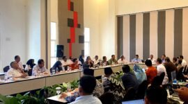 Satgas MBG saat berkoordinasi dengan SPPG di Azana Style Hotel, Pamekasan. (SYARIFATUL JANNAH / KLIKMADURA)