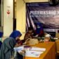Sejumlah pegawai Kantor Pertanahan Kabupaten Sampang melakukan cek kesehatan. (ABDURRAHMAN WAHID / KLIKMADURA)