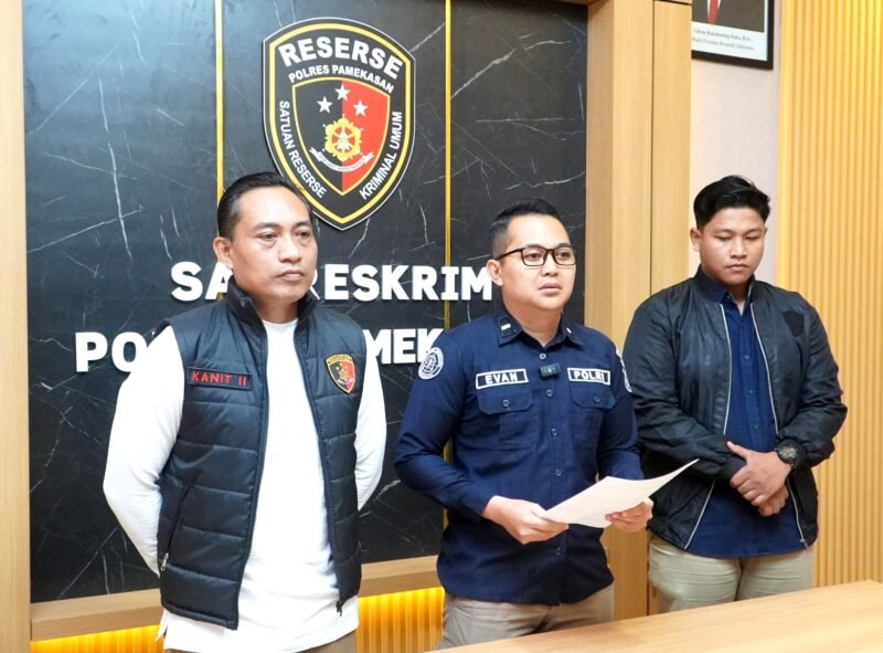 Kasihumas Polres Pamekasan, IPDA Yoni Evan Pratama saat menyampaikan keterangan pers. (HUMAS POLRES PAMEKASAN FOR KLIKMADURA)