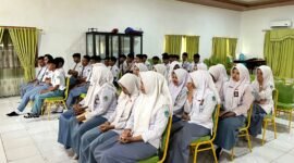 Siswa-siswi SMAN 5 Pamekasan terlibat antusias mengikuti BTS yang diselenggarakan Klik Madura. (MOH. IQBALUL KHAVEI MZ / KLIKMADURA)