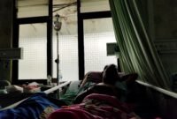 Fahrur Rosi, warga Desa Rombiya Barat, Kecamatan Ganding, Sumenep saat dirawat di RSUD Smart Pamekasan usai menjalani operasi usus buntu. (PRENGKI WIRANANDA / KLIKMADURA)