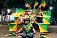 Siswa-siswi Sekolah Dasar Muhammadiyah 2 Socah (SD MUDABA) Bangkalan beratraksi Pramuka. (NUR FITRIA / KLIKMADURA)