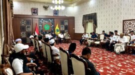 Rapat Koordinasi Forkopimda dengan Pengusaha Rokok Terkait Perkembangan Upaya Pemberlakuan Cukai SKM Golongan 3 dan Pembentukan Kawasan Ekonomi Khusus (KEK) Tembakau di Peringgitan Dalam Mandhapa Agung Ronggosukowati, Rabu (29/4/2026). (MOH. IQBALUL KHAVEI MZ / KLIKMADURA)