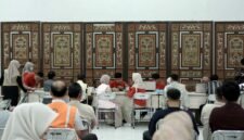 Puluhan karyawan PLN UP3 Madura saat melakukan cek kesehatan gratis di aula kantor setempat, Kamis (30/4/2026).