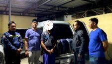 Jajaran Polsek Tamberu saat mengamankan BBM jenis solar bersubsidi yang diduga ditimbun. (POLRES PAMEKASAN FOR KLIKMADURA)