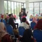 Penulis dan pegiat literasi, Muhari saat menyampaikan materi. (ISTIMEWA)