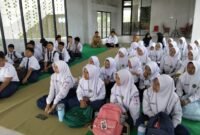 Siswa-siswi MTs Negeri Bangkalan antusias mengikuti kegiatan penguatan literasi. (NUR FITRIYA / KLIKMADURA)