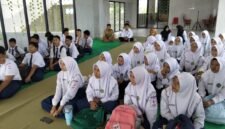 Siswa-siswi MTs Negeri Bangkalan antusias mengikuti kegiatan penguatan literasi. (NUR FITRIYA / KLIKMADURA)